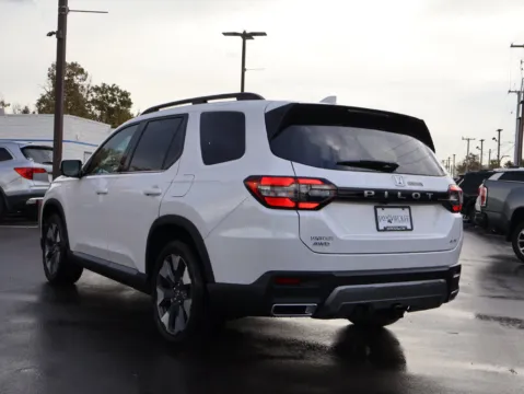 More photos of 2026 Honda Pilot Elite at Jay Wolfe Honda, MO