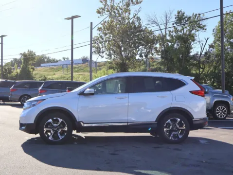 More photos of 2017 Honda CR-V Touring at Jay Wolfe Honda, MO