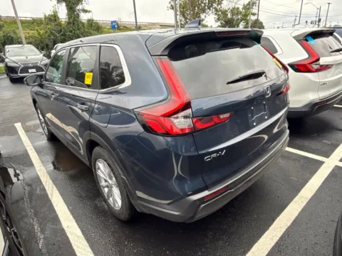 More photos of 2024 Honda CR-V EX-L at Jay Wolfe Honda, MO