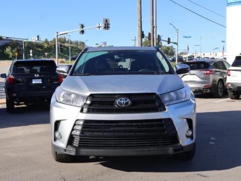 Photos of 2017 Toyota Highlander SE for sale in Kansas City, MO at Jay Wolfe Honda