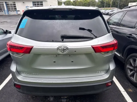More photos of 2017 Toyota Highlander SE at Jay Wolfe Honda, MO