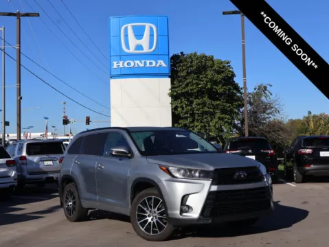 Silver 2017 Toyota Highlander SE for sale in Kansas City, MO