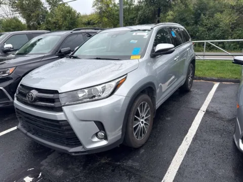 Another view of 2017 Toyota Highlander SE for sale in Kansas City, MO at Jay Wolfe Honda