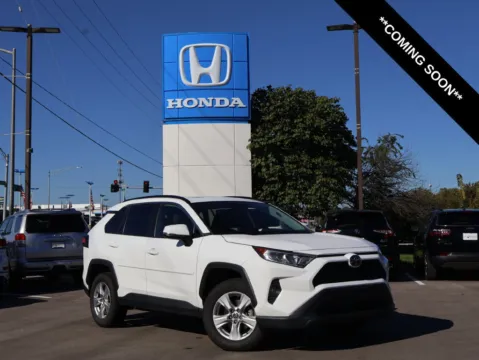 White 2021 Toyota RAV4 XLE for sale in Kansas City, MO
