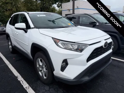 White 2021 Toyota RAV4 XLE for sale in Kansas City, MO