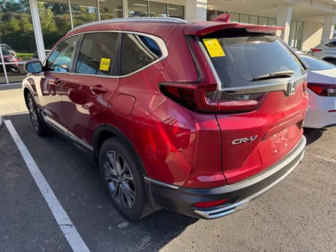 More photos of 2022 Honda CR-V Hybrid Touring at Jay Wolfe Honda, MO