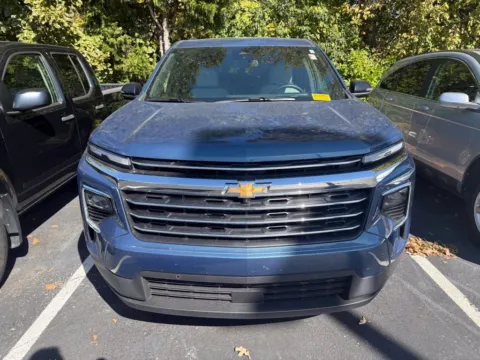 Photos of 2025 Chevrolet Traverse FWD LT for sale in Kansas City, MO at Jay Wolfe Honda