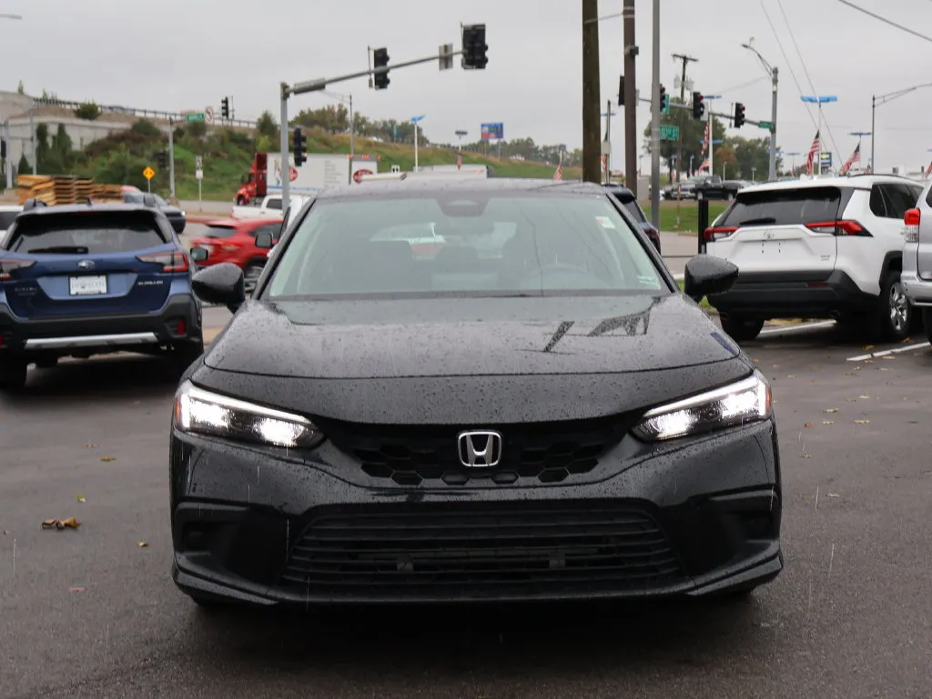 Used 2024 Honda Civic Hatchback LX with VIN 19XFL2H57RE002961 for sale in Kansas City