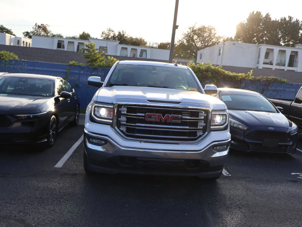 Used 2018 GMC Sierra 1500 SLT with VIN 3GTU2NEC7JG451127 for sale in Kansas City