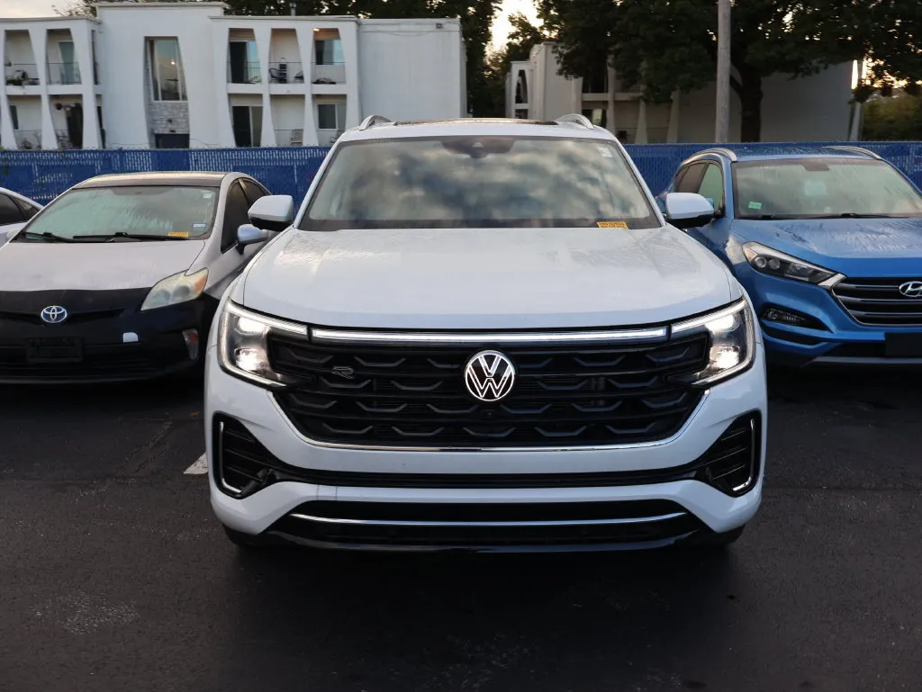 Used 2024 Volkswagen Atlas SEL Premium R-Line with VIN 1V2FR2CA7RC615431 for sale in Kansas City
