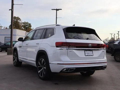 More photos of 2024 Volkswagen Atlas 2.0T SEL Premium R-Line at Jay Wolfe Honda, MO
