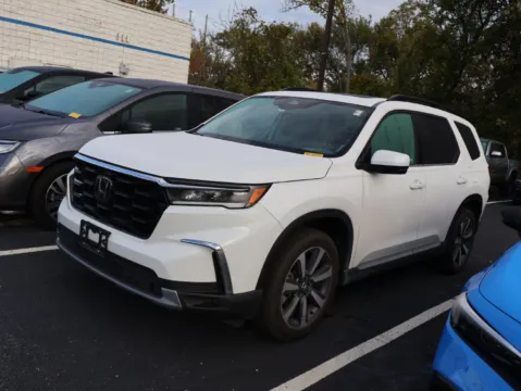 More photos of 2024 Honda Pilot Touring at Jay Wolfe Honda, MO