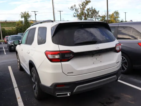 More photos of 2024 Honda Pilot Touring at Jay Wolfe Honda, MO
