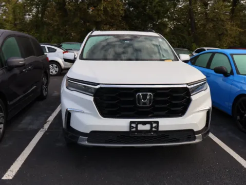 Photos of 2024 Honda Pilot Touring for sale in Kansas City, MO at Jay Wolfe Honda