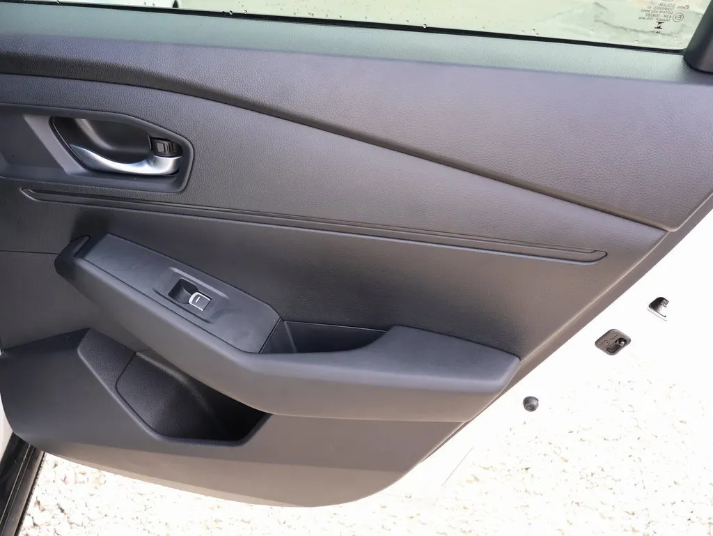 2025 Honda Accord Hybrid Sport-L photo 3