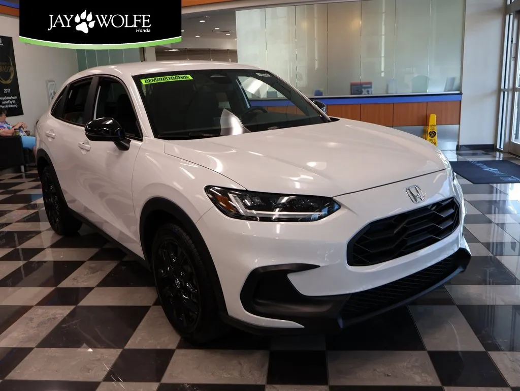 White 2025 Honda HR-V Sport for sale in Kansas City, MO