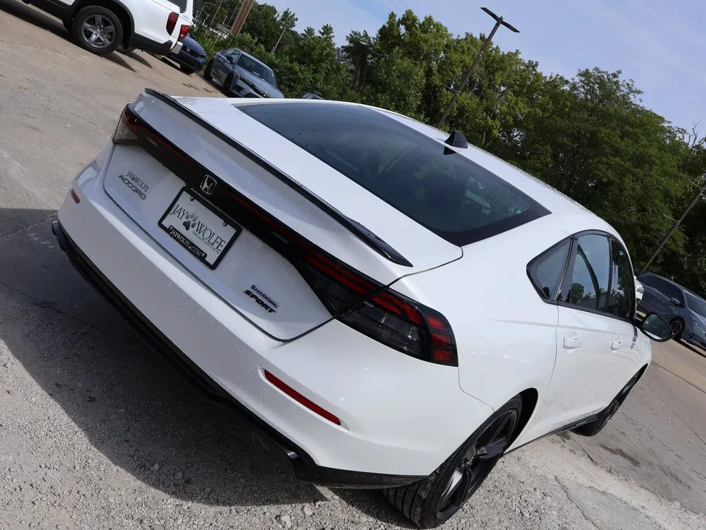 2025 Honda Accord Hybrid Sport-L photo 3