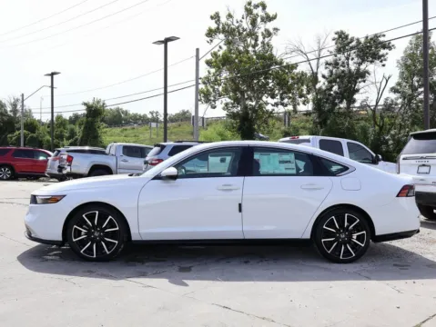 More photos of 2025 Honda Accord Hybrid Touring at Jay Wolfe Honda, MO