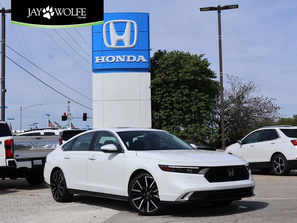 White 2025 Honda Accord Hybrid Touring for sale in Kansas City, MO