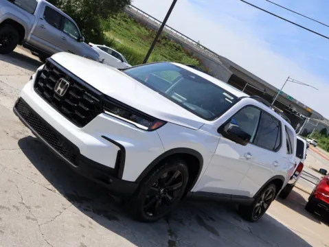 Another view of 2025 Honda Pilot Black Edition for sale in Kansas City, MO at Jay Wolfe Honda