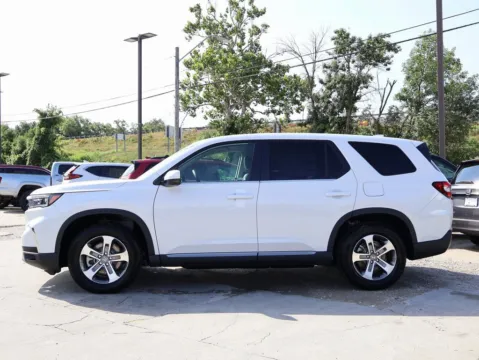 More photos of 2025 Honda Pilot EX-L at Jay Wolfe Honda, MO