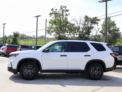 More photos of 2025 Honda Pilot TrailSport at Jay Wolfe Honda, MO