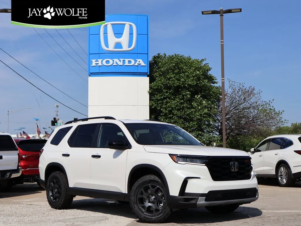 White 2025 Honda Pilot TrailSport for sale in Kansas City, MO