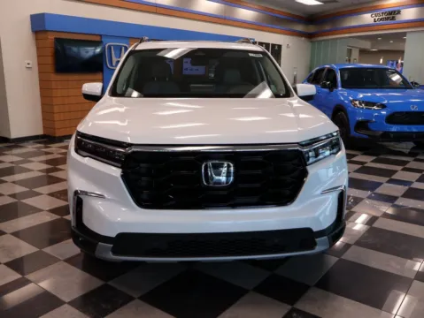 Photos of 2025 Honda Pilot Touring+ for sale in Kansas City, MO at Jay Wolfe Honda
