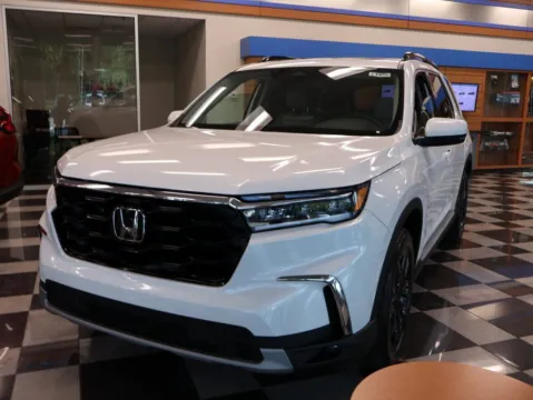 Another view of 2025 Honda Pilot Touring+ for sale in Kansas City, MO at Jay Wolfe Honda