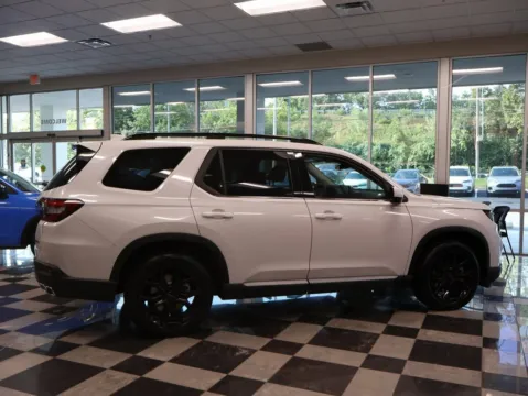 More photos of 2025 Honda Pilot Touring+ at Jay Wolfe Honda, MO