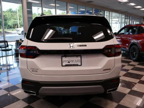 More photos of 2025 Honda Pilot Touring+ at Jay Wolfe Honda, MO