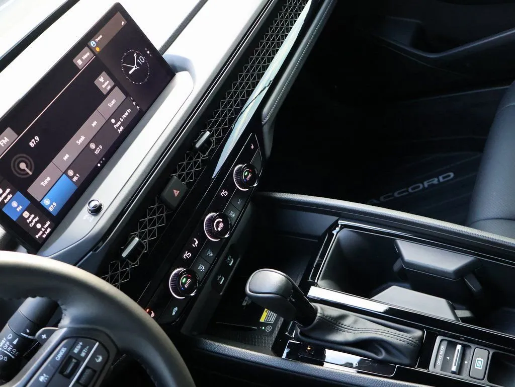 2025 Honda Accord Hybrid Sport-L - Photo 18