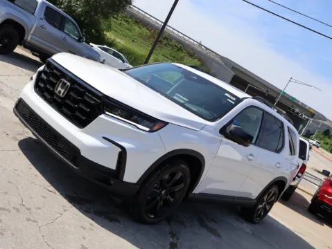 More photos of 2025 Honda Pilot Black Edition at Jay Wolfe Honda, MO