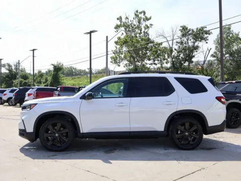 More photos of 2025 Honda Pilot Black Edition at Jay Wolfe Honda, MO