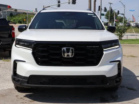 Photos of 2025 Honda Pilot Black Edition for sale in Kansas City, MO at Jay Wolfe Honda