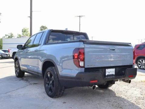 More photos of 2024 Honda Ridgeline Black Edition at Jay Wolfe Honda, MO