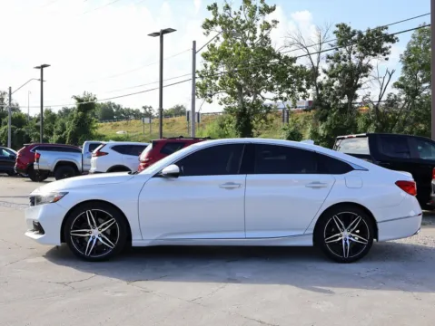 More photos of 2021 Honda Accord Sedan Touring at Jay Wolfe Honda, MO