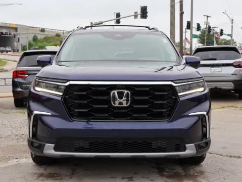 Photos of 2023 Honda Pilot Elite for sale in Kansas City, MO at Jay Wolfe Honda