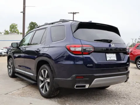 More photos of 2023 Honda Pilot Elite at Jay Wolfe Honda, MO