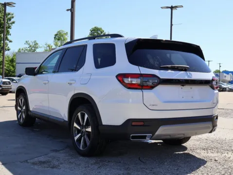 More photos of 2025 Honda Pilot Elite at Jay Wolfe Honda, MO