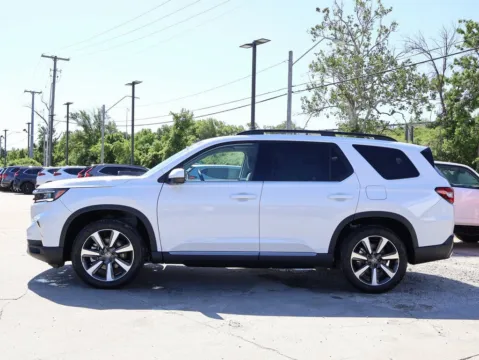 More photos of 2025 Honda Pilot Elite at Jay Wolfe Honda, MO