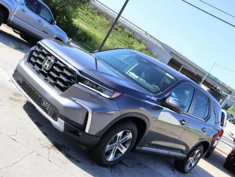 Another view of 2025 Honda Pilot EX-L for sale in Kansas City, MO at Jay Wolfe Honda