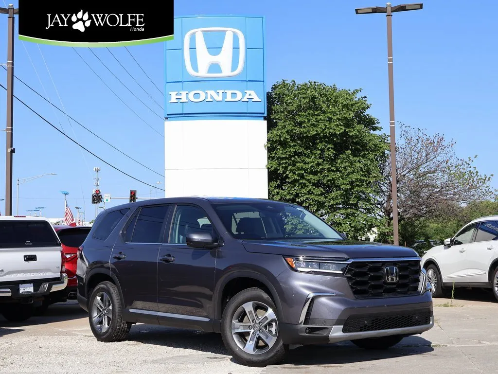 Silver 2025 Honda Pilot EX-L for sale in Kansas City, MO