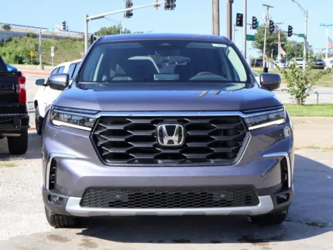 Photos of 2025 Honda Pilot EX-L for sale in Kansas City, MO at Jay Wolfe Honda