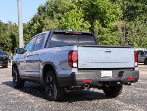 More photos of 2025 Honda Ridgeline Black Edition at Jay Wolfe Honda, MO