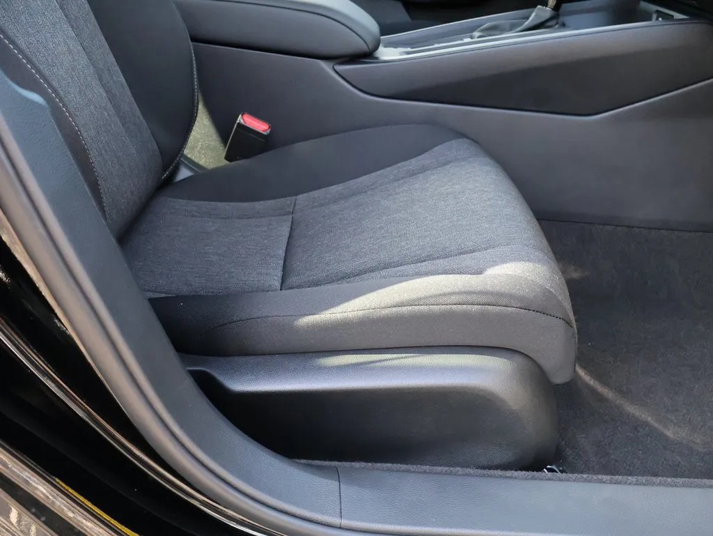 2025 Honda Accord LX photo 4