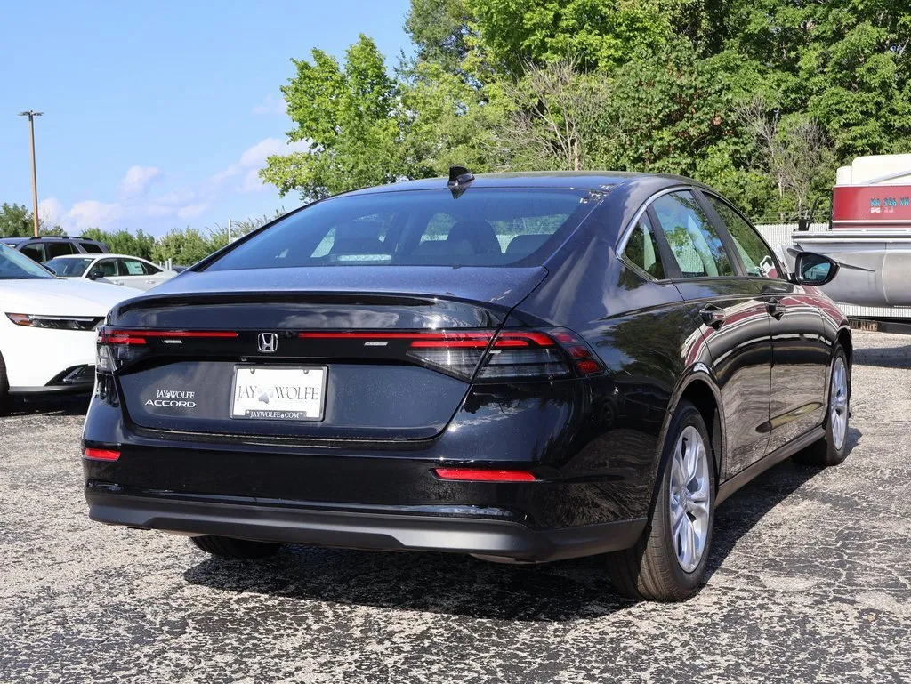 2025 Honda Accord LX photo 3