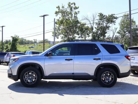 More photos of 2025 Honda Pilot TrailSport at Jay Wolfe Honda, MO