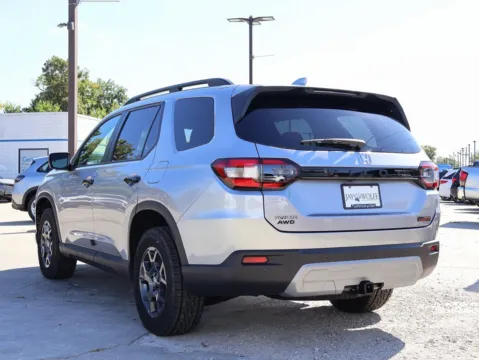 More photos of 2025 Honda Pilot TrailSport at Jay Wolfe Honda, MO