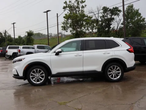 More photos of 2023 Honda CR-V EX-L at Jay Wolfe Honda, MO